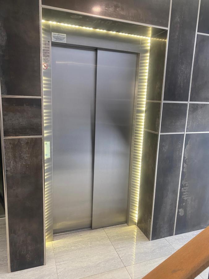 Good Vibes Apartment Oradea Bagian luar foto